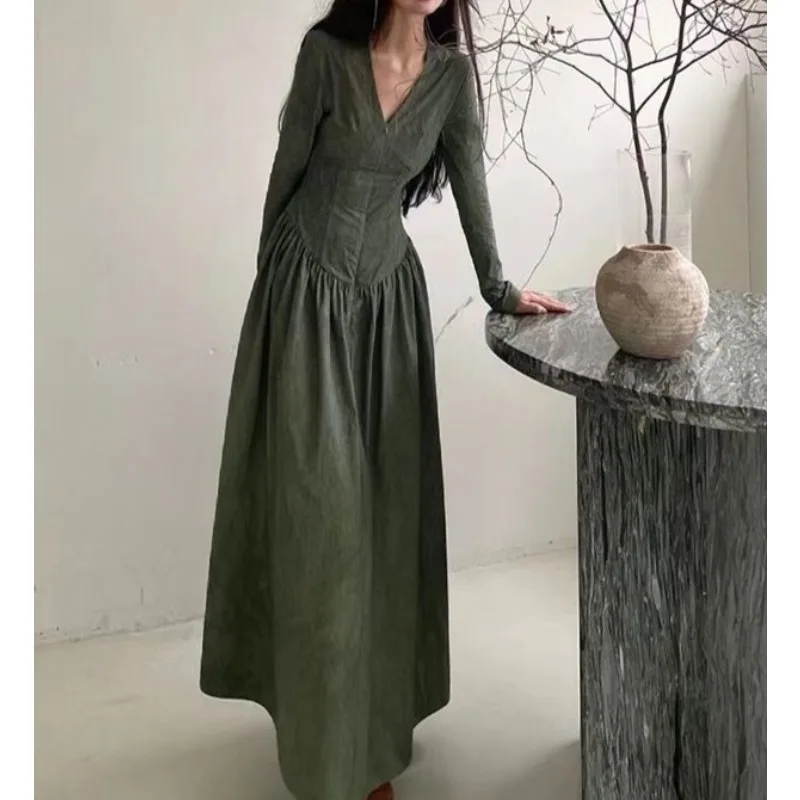 

Hepburn Style Dress Autumn V-neck French Retro Inner Long Dress Fashionable Light and Familiar Royal Sister A Word Elegant