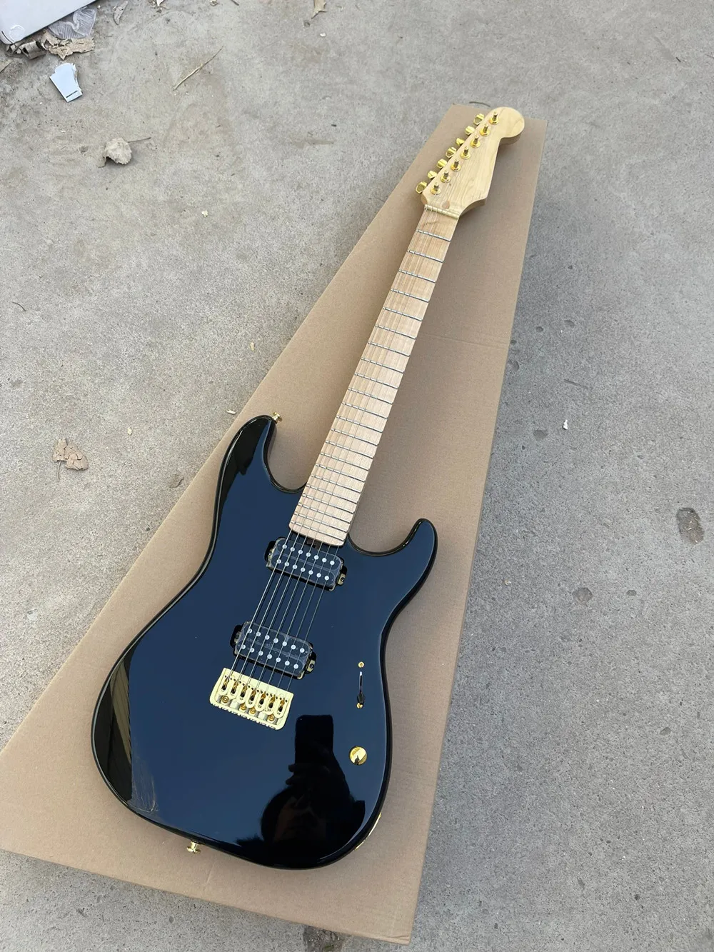 

Black Body 7 Strings Electric Guitar with Gold Hardware,Maple Neck,Provide customized service