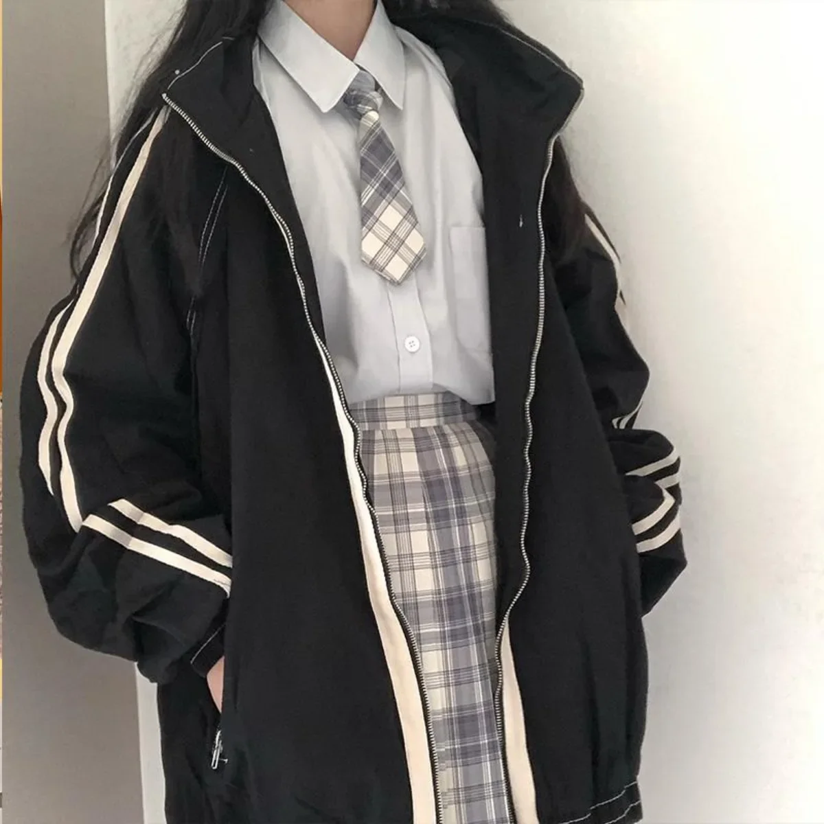 الموضة الكلاسيكية مخطط واقية من الشمس سترة المرأة ملابس العمل سترة أنيقة تحمل شعار لعبة البيسبول 2025 جديد جاكيت زيبرا تصميم علوي عصري متعدد الاستخدامات #2