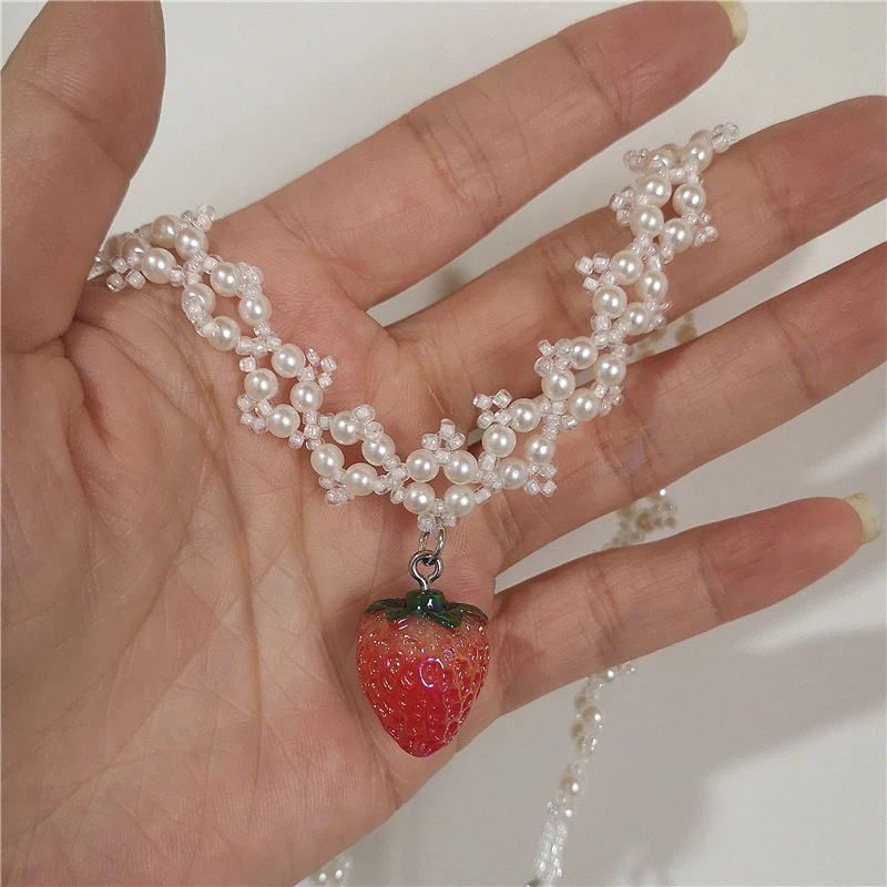 Vintage Aesthetic Cute Strawberry Pendant Handwoven Pearl Flower Choker Necklace Women\'s Holiday Party Jewelry Y2K Accessories