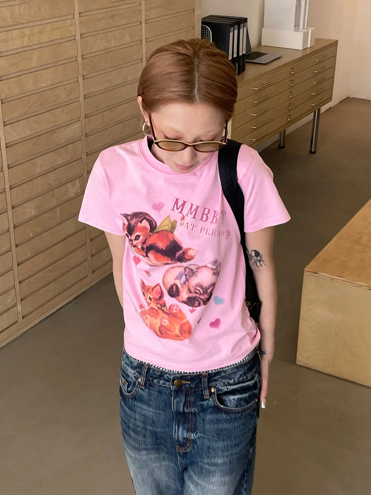 

Женская летняя футболка MMBBT с коротким рукавом, новый стиль, с эффектом потертости, повседневная, приталенная, укороченная, с принтом в виде сердца, из хлопка