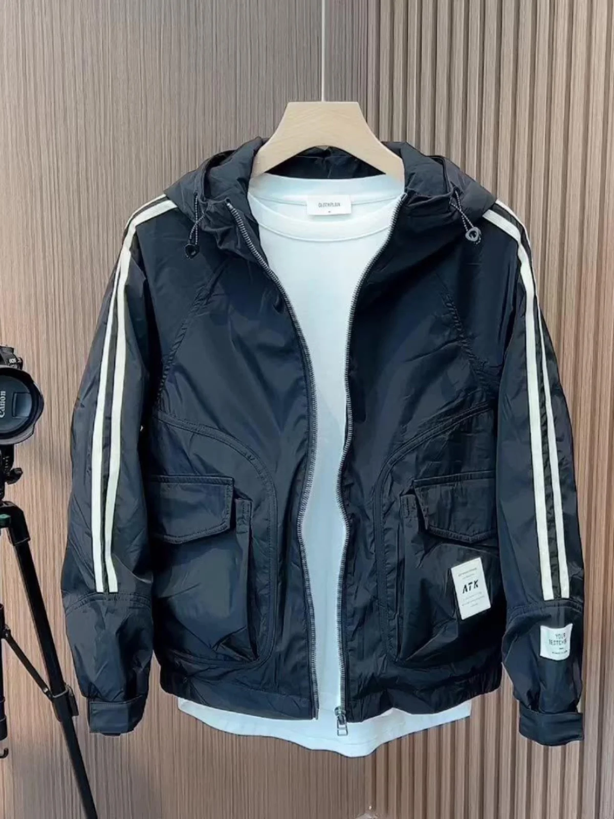 

Новая мужская демисезонная куртка Slim Fit с капюшоном, в полоску, с пэчворком, повседневная, для работы, ветрозащитная, с длинными рукавами, на молнии