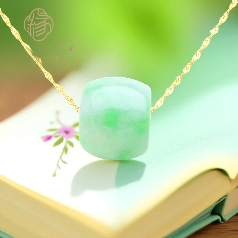 天然ミャンマー産エメラルドペンダント-aグレードジュエリー-鑑定書付き-フローティングサン-グリーン-シルバーチェーン-彫刻入り成功への道チャーム