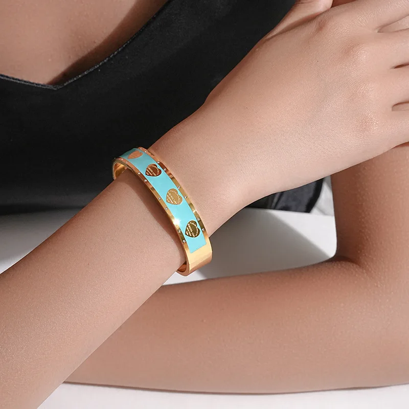 Doppelseitiges Diamant-Herz-Armband für Damen, schwarz-weißes Emaille-Armband, minimalistische hochwertige neue Halskette, Herz-Ohrringe