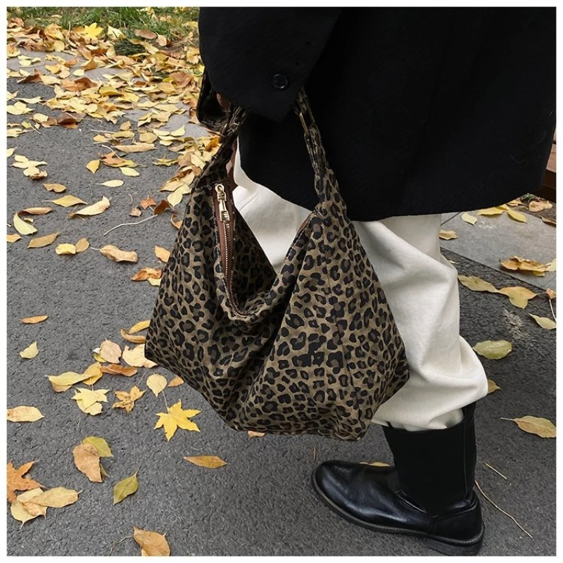 

Trendy Casual Soft Textile Women's Shoulder Bag Large Capacity Leopard Print Female Retro Crossbody Bag for Commute Outings