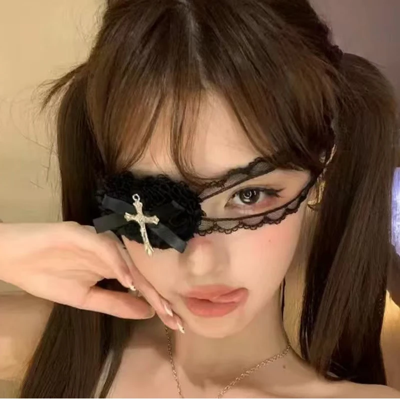 Antifaz de Encaje Negro y Blanco con Lazos y Corazón para Mujer, Estilo Dulce y Genial, Ideal para Halloween, Temática Lolita y Accesorios Góticos Oscuros