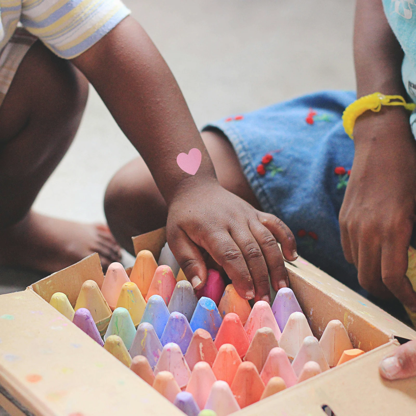 

500pcs Body Tanning Heart Stickers Waterproof Self-Adhesive Tanning Decals For Kids Adults Family Face Arms Legs Party Supplies