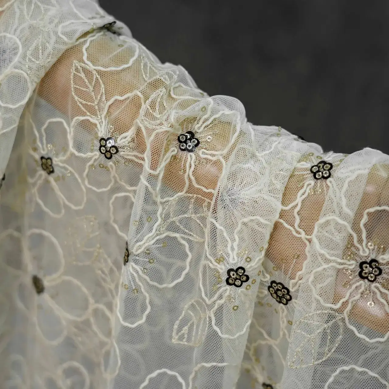 

Latest elegant floral sequin embroidered mesh lace fabric for women's clothing children's clothing home decor designer fabrics