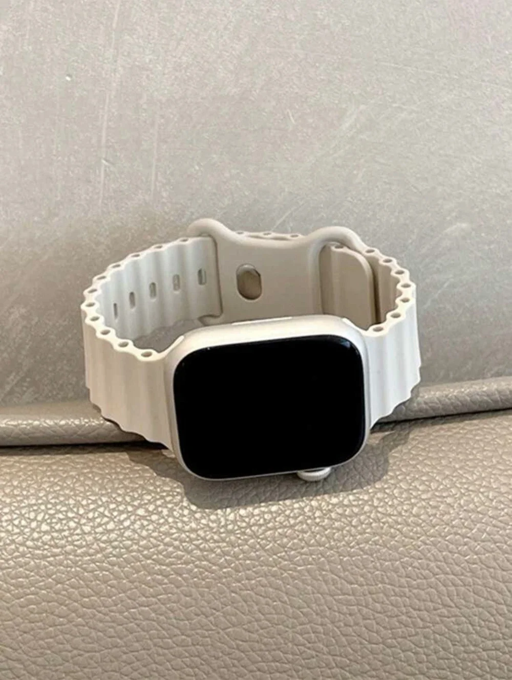 Nice Breathable Silicone Strap For Apple Watch band women Series Ultra 10/9/8 38mm 40mm 41mm 42mm 44mm 45mm 46mm 49mm