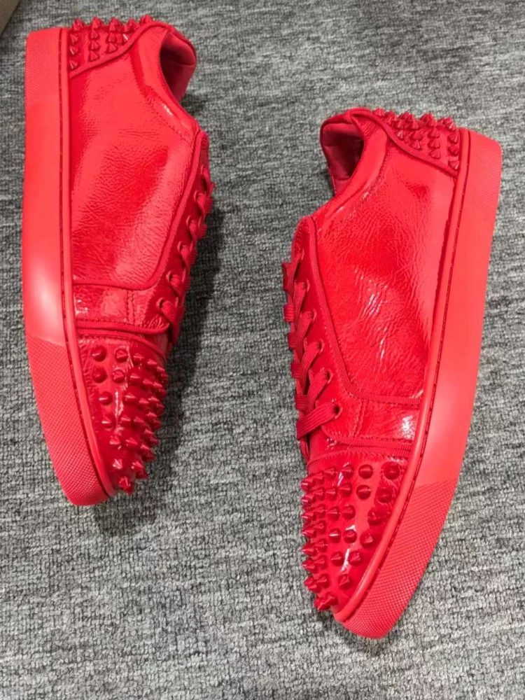 

Red Rivet Men Shoes Flat Heel Low Top Lace-up Solid Designer Casual Flats Loafers Man Shoes Luxury Band Official Sneakers Shoes