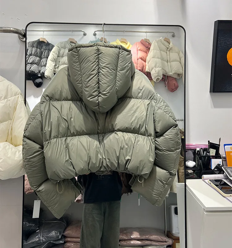 سترة نسائية جديدة لخريف وشتاء 2025 بغطاء للرأس وقصيرة منفوشة مقاومة للرياح #5