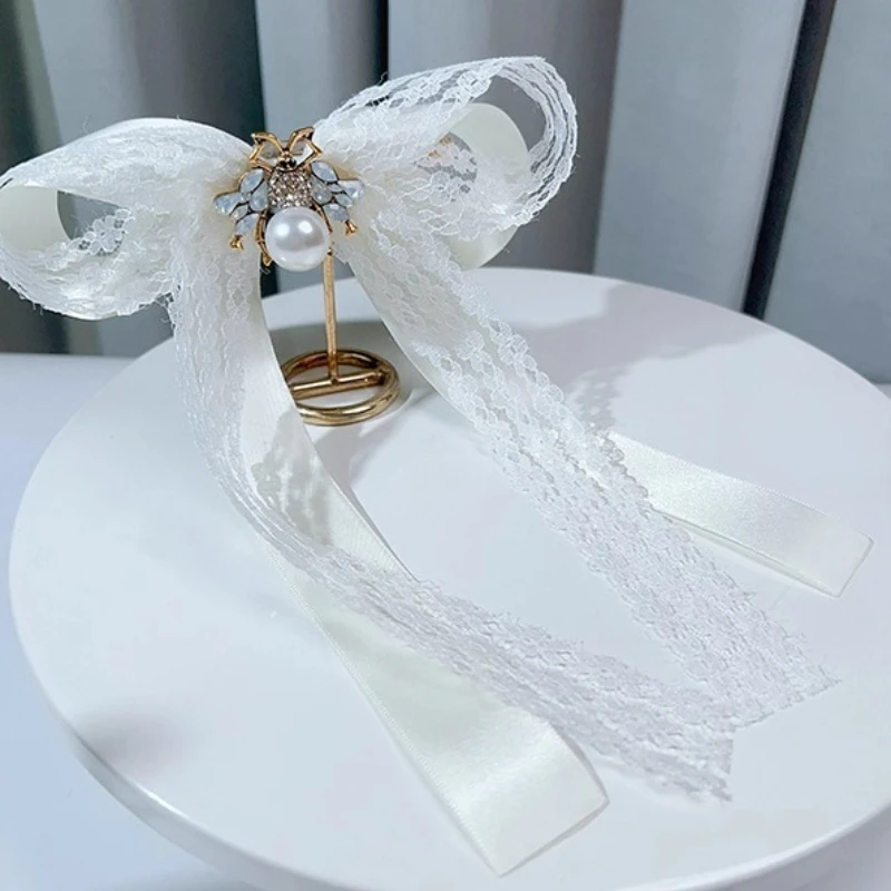

Korean Bee Pearl Bow Ties Brooch for High-end Elegant Fashion White Ribbon Lace Bowtie Women's Shirt Accessories Gifts for Women