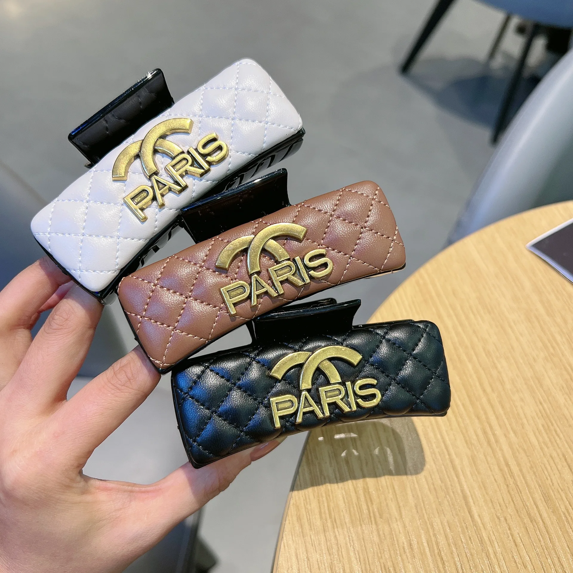 

Новые высококачественные модные ретро-аксессуары для волос, выполненные в классическом и роскошном стиле от известных дизайнеров, подходят для женщин.