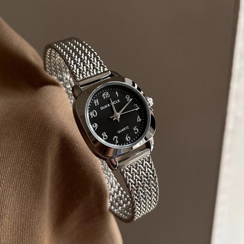 Pequeño y exquisito reloj medieval clásico de moda para mujer elegante simple ligero de lujo 2025 reloj de cuarzo resistente al agua regalo de cumpleaños