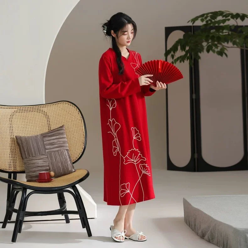 

Новая модная женская одежда больших размеров: красное платье с длинным рукавом, свободного кроя, в китайском стиле, для весны, осени и медового месяца.