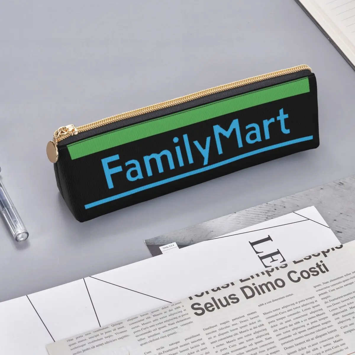 Family Mart Logo اليابان (Konbini) مقلمة الحقيبة قلم رصاص تخزين لوازم القرطاسية سعة كبيرة صندوق القلم حقيبة أقلام رصاص للأطفال