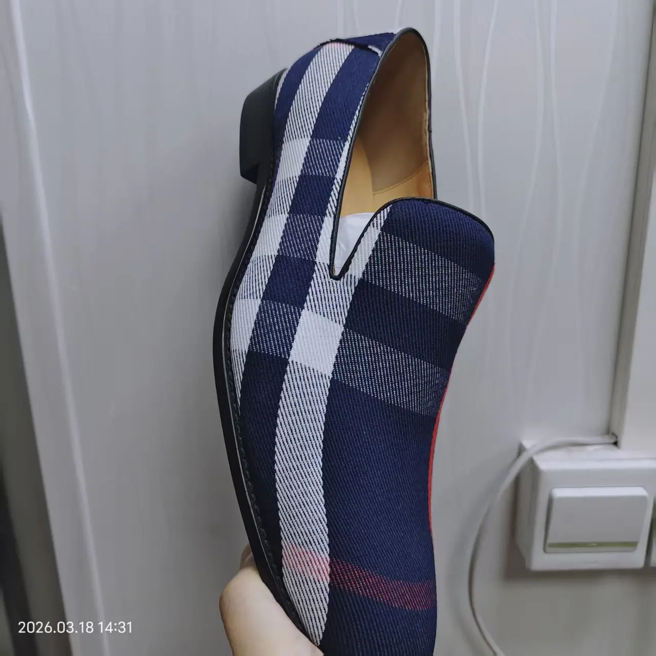 

Новые модные мужские лоферы из канваса в стиле ретро, черные и синие повседневные туфли с острым носком, мужская обувь для свадьбы, туфли без каблука, Zapatos Hombre