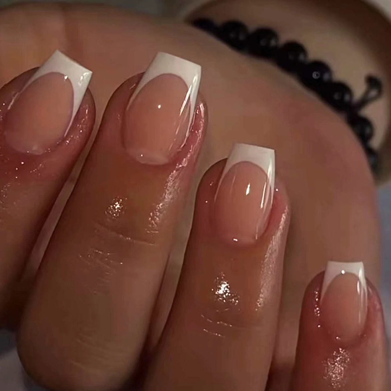 24 Stück kurze französische minimalistische Nägel mit 1 Gelee und 1 Nagelfeile