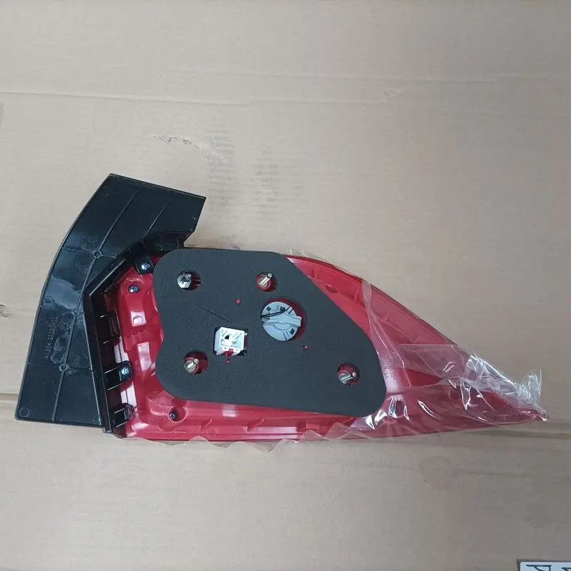 

1 шт. Задний фонарь/задний стоп-сигнал в сборе. Лампа для китайского Brilliance V3 Автозапчасти двигателя