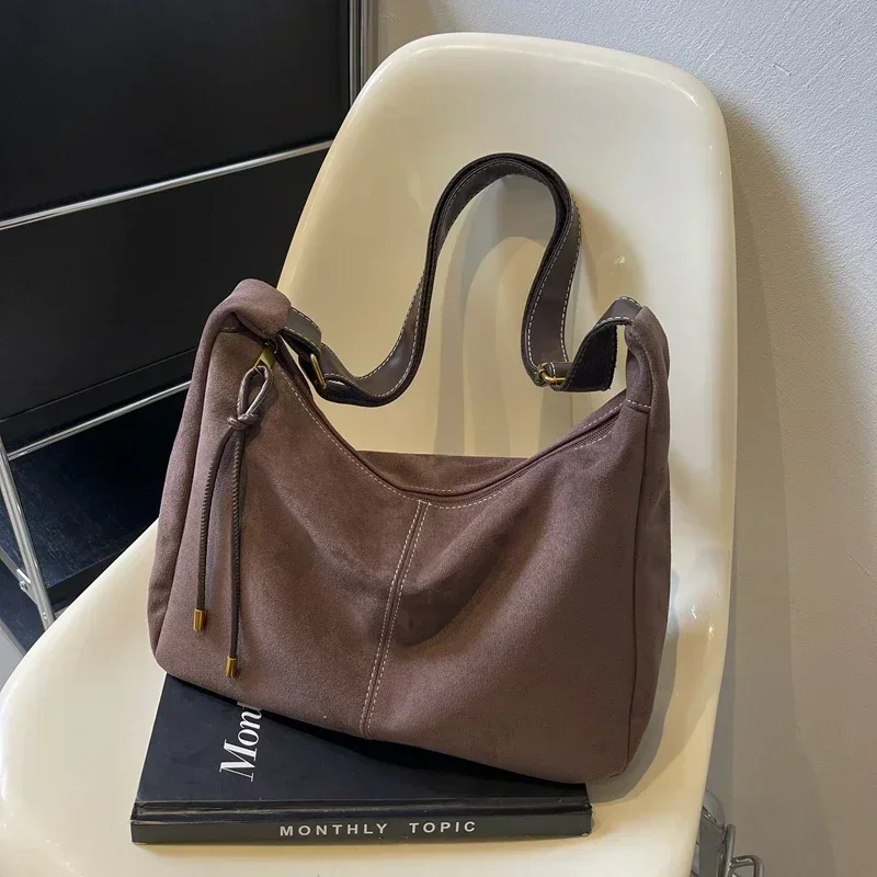 Borsa Tote con cerniera di alta qualità retrò di grande capacità 2024 borsa a tracolla per il tempo libero della borsa da donna sotto le ascelle con filo per cucire di nuova moda