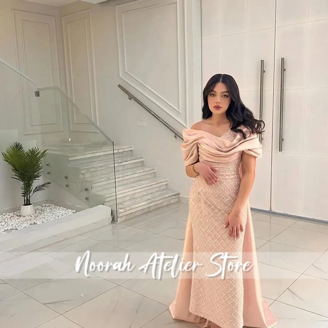 Abiti da sera da donna di lusso di alta qualità con scollo a barchetta rosa chiaro con spalle scoperte 2025 Abito lungo da festa di nozze Aline personalizzato