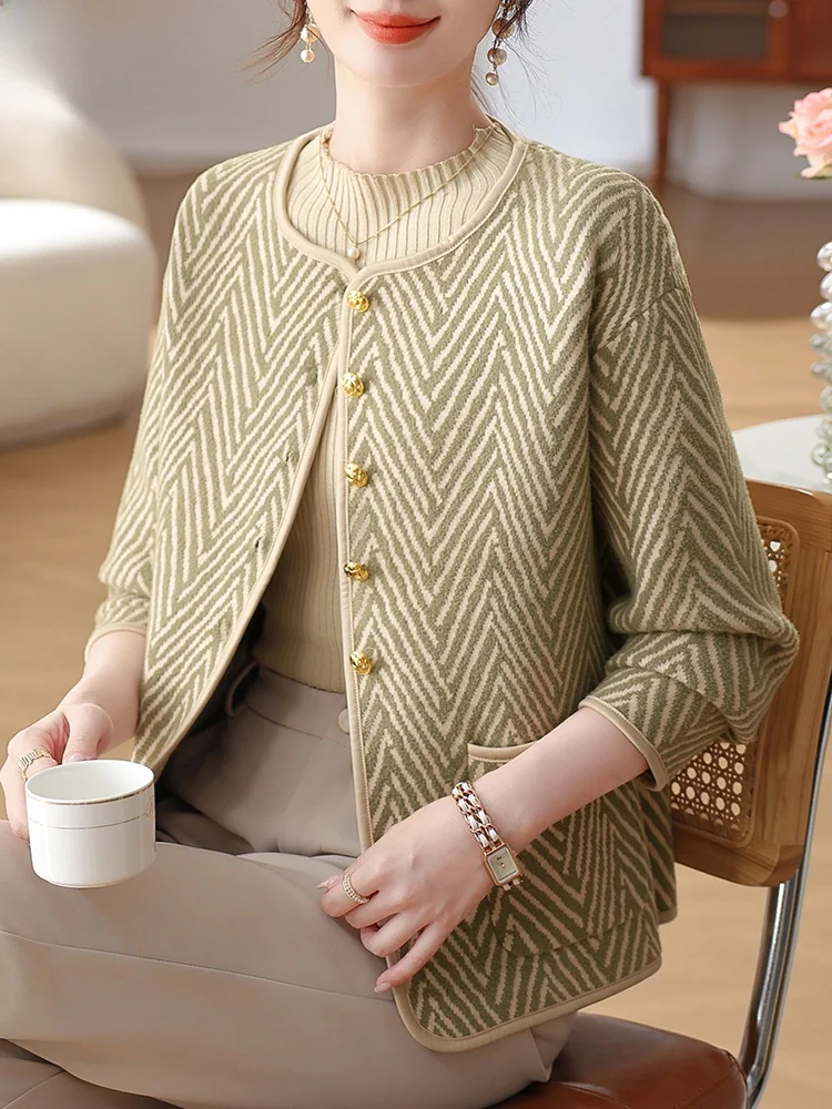 

Вязаное пальто с пуговицами для женщин среднего и старшего возраста, модное, в стиле «Маленький аромат», осенне-зимнее