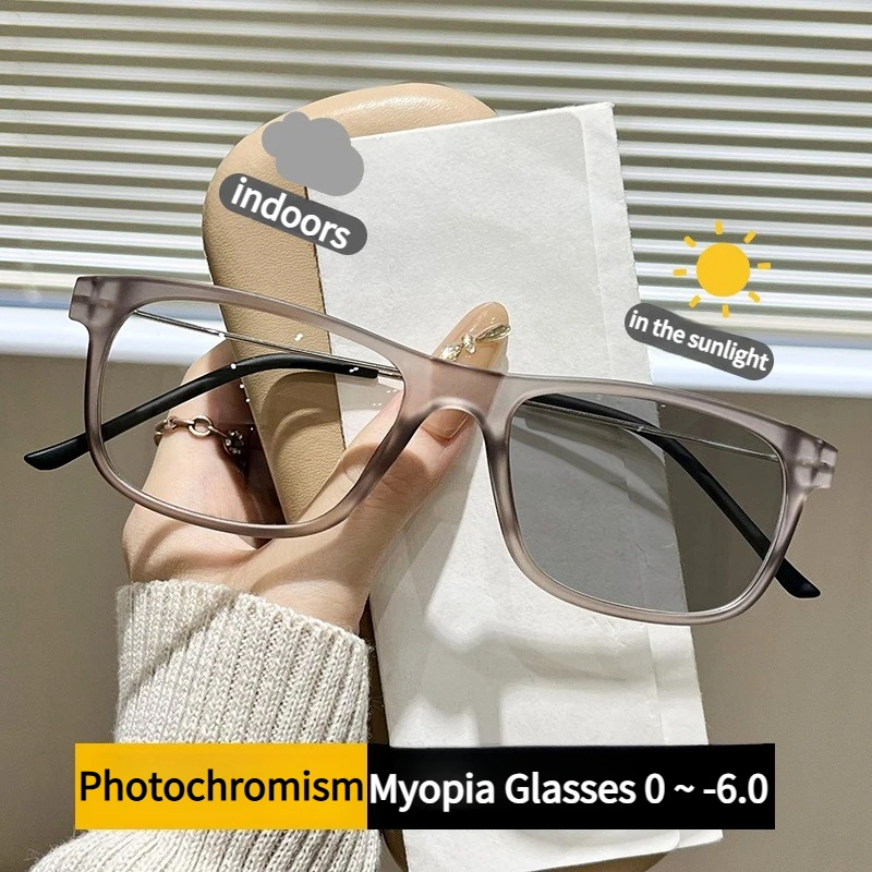 Rechteckige Myopie-Brillengläser, Anti-Blaulicht, kann die Farbe unter Sonnenlicht ändern. Klassische und minimalistische Schutzbrille