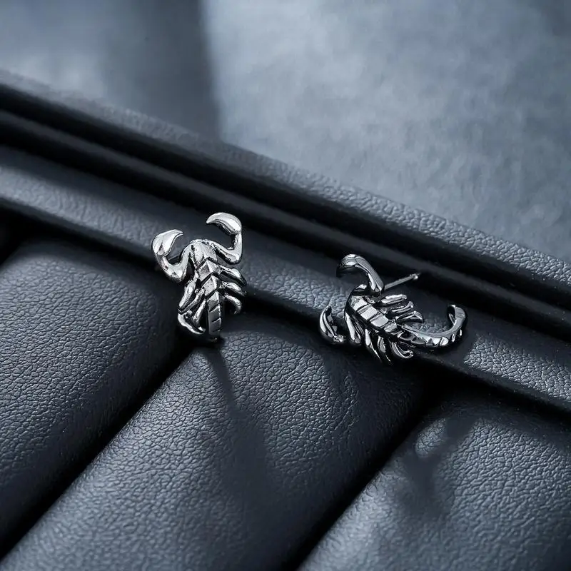 Hip Hop Creative Scorpion Necklace Retro Silver Plated Personality Animal Jewelry for Rap Performers Party Accessory