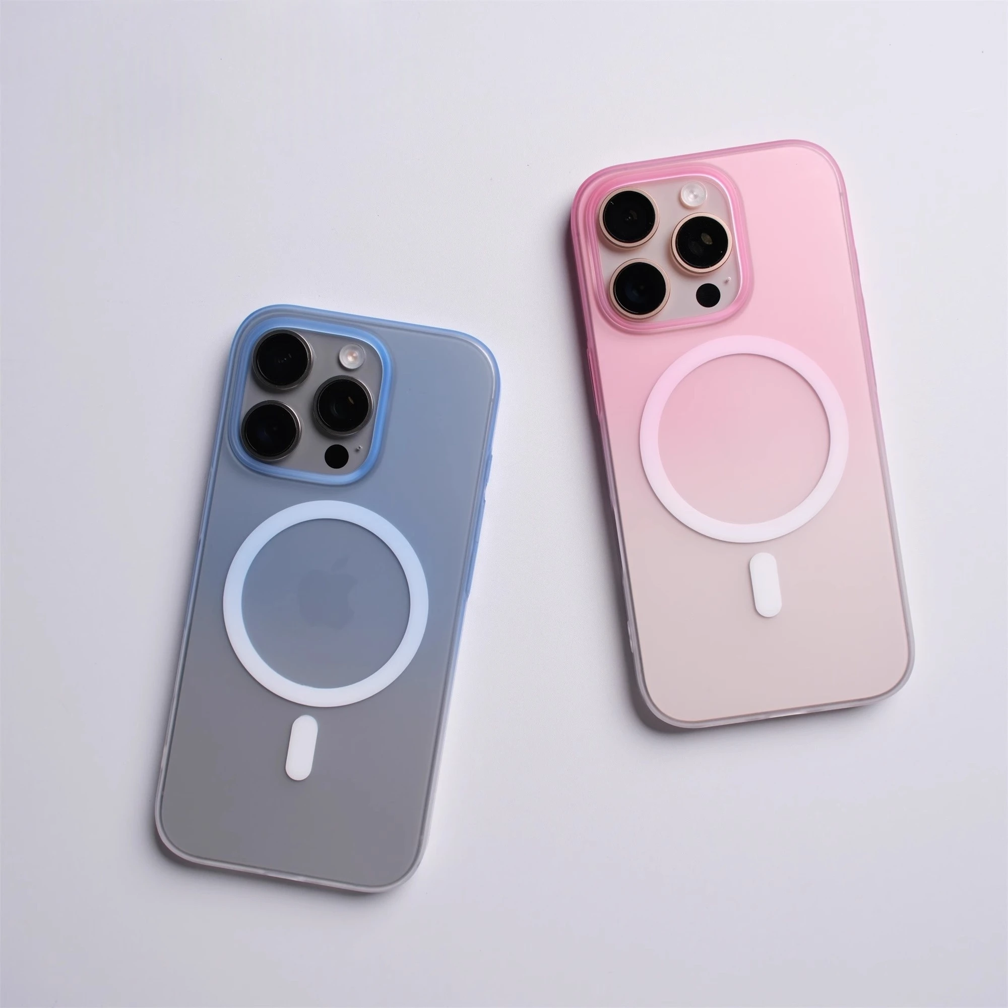 Funda de carga inalámbrica magnética transparente mate degradado ultrafino para iPhone 17 Air 16 15 14 13 12 Pro Max para cubierta dura de PC Magsafe