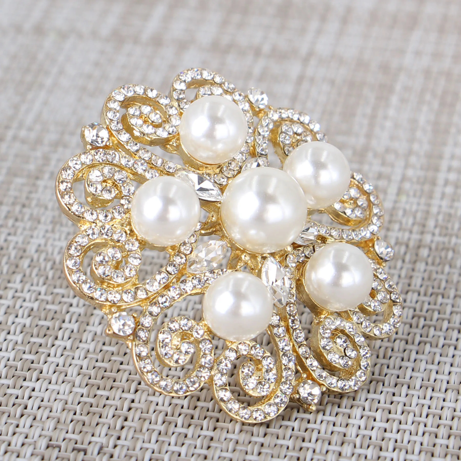 DIEZI Luxury Elegant Pearl Crystal Brooches For Women Wedding Bridal Sweet Cute Flower Rhinestone Brooch Bouquet Accessories