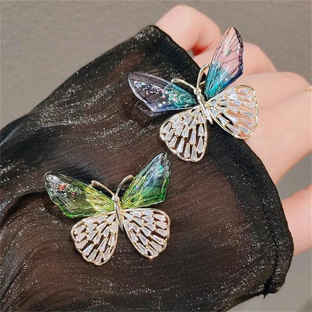 Luxury Crystal Butterfly Brooch Pearl Pendant Lapel pins for Women Girl Stylish Lapel Pins Sweater Badges Jewelry Accessories