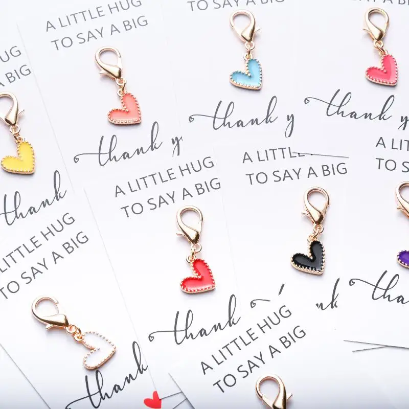 Neu: 10-teiliges Set Bunte Herz-Metall-Schlüsselanhänger, Exquisiter Herzförmiger Anhänger, Personalisierte Schlüsseldekoration, Kleiner Taschenanhänger