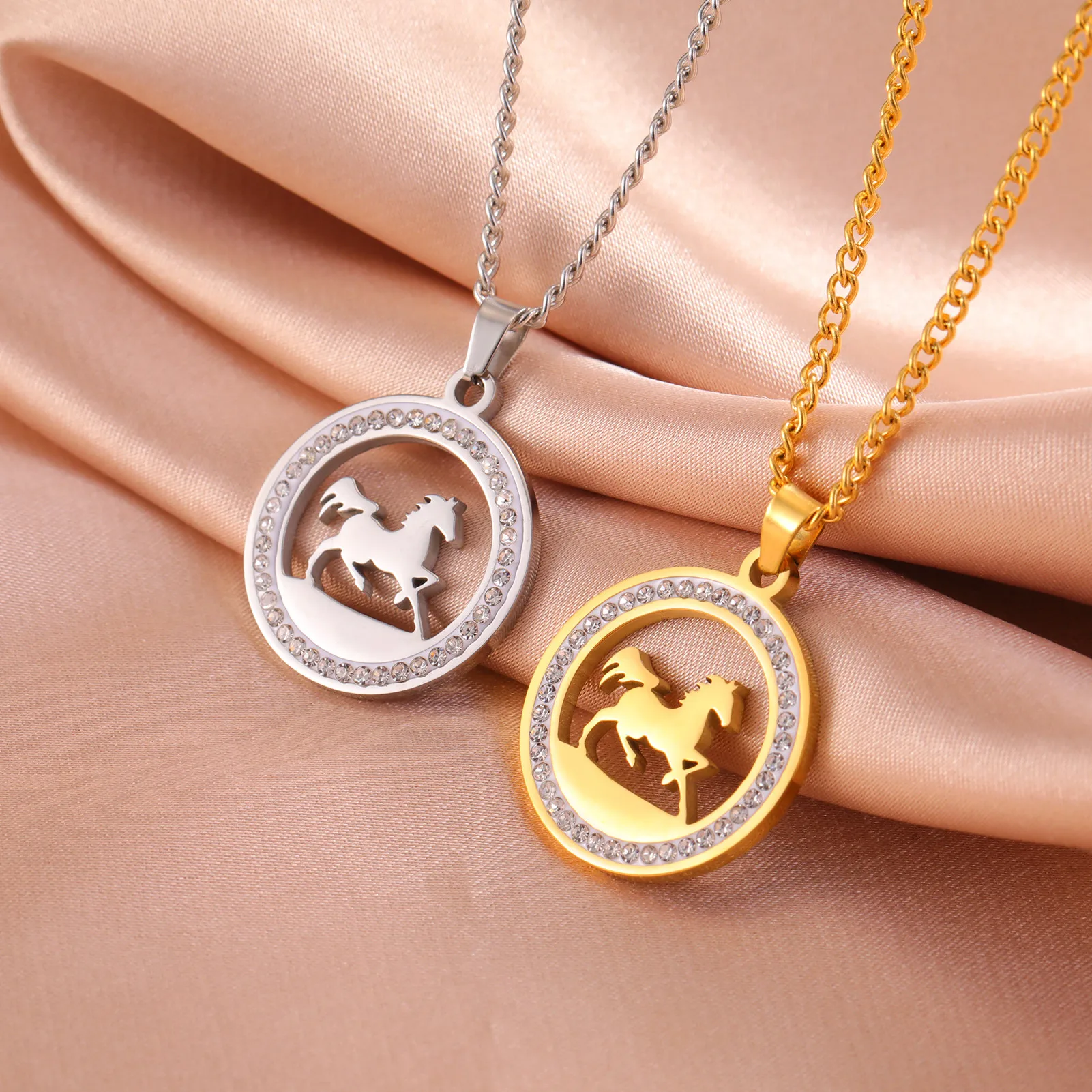 Skyrim Running Horse Round Pendant Necklace Women Girls Stainless Steel Neck Chain Fashion Jewelry Birthday Gift for Horse Lover