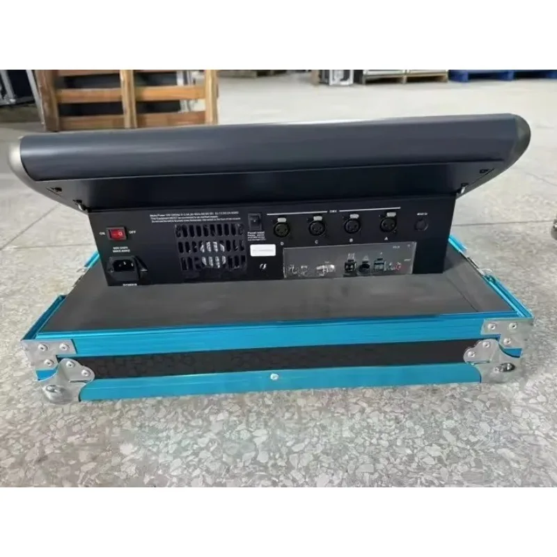 High-Quality Quartz Version Stage Lighting Controller Console with Flight Case