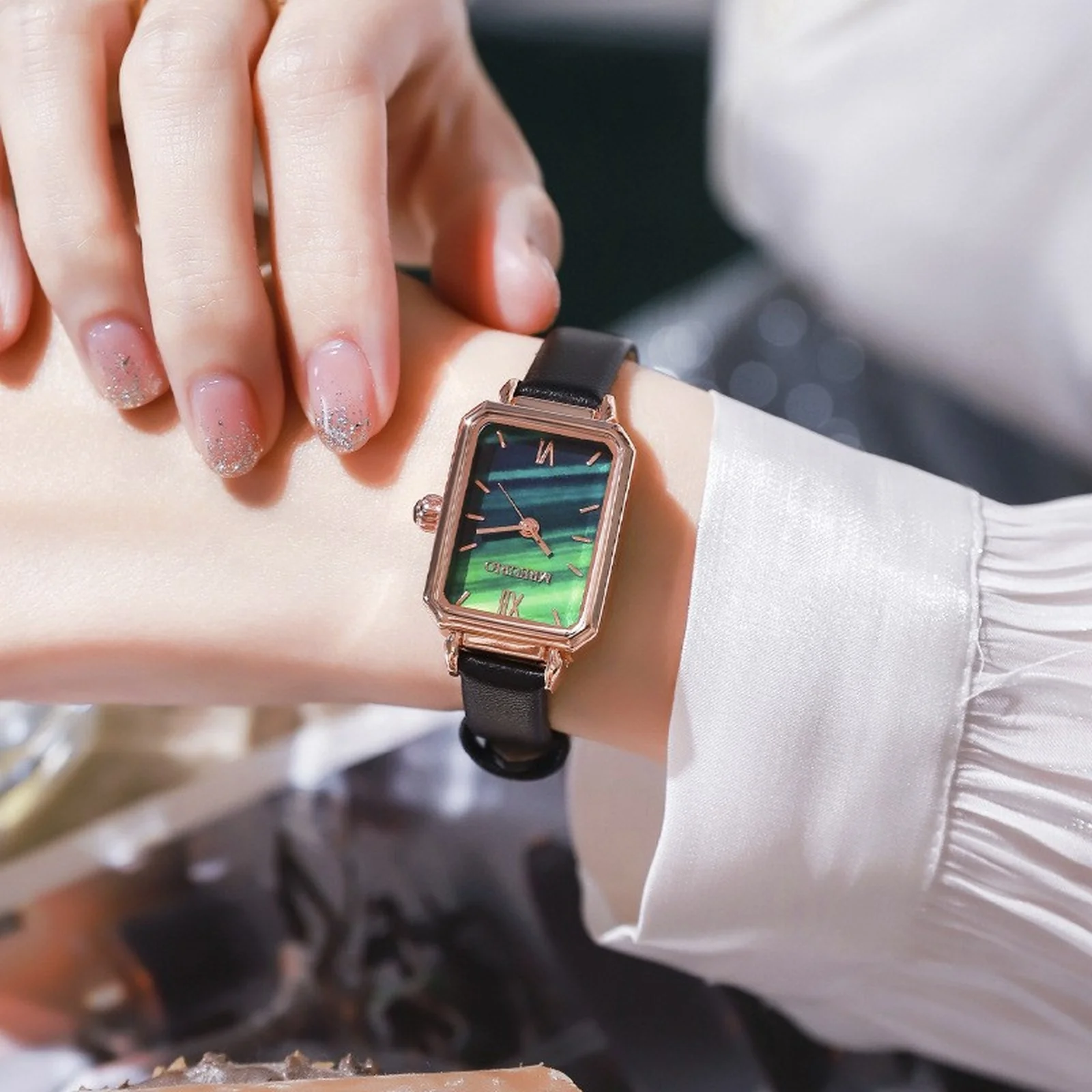 

Женские часы с кожаным ремешком, модные элегантные кварцевые наручные часы, водостойкий циферблат с римскими цифрами, минималистичный дизайн, подарок для женщин