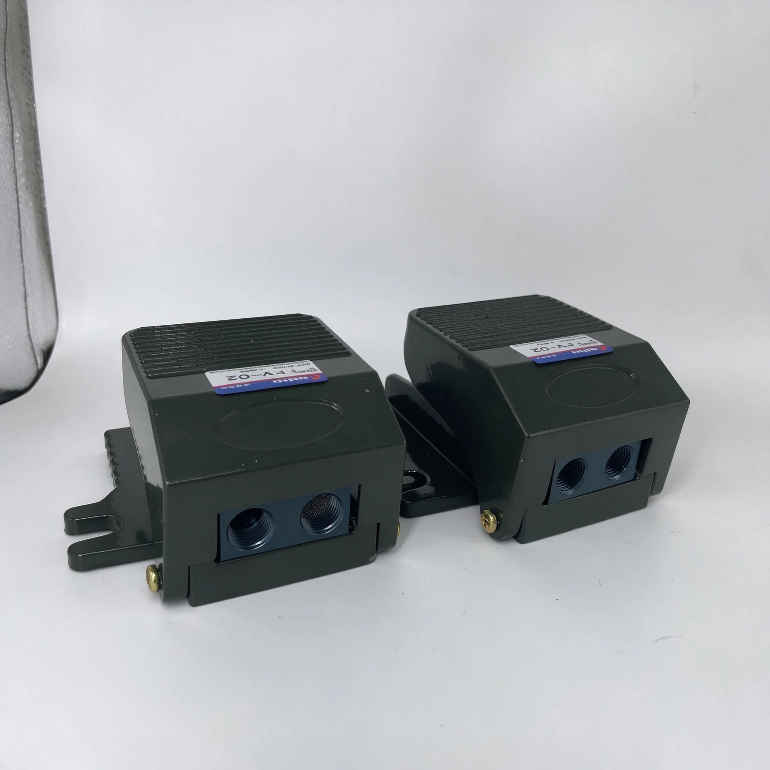 FV-02 2 Way 2 Position Foot Pneumatic Pedal Valve Tool Switch Air Valves With PC Connector 1/4BSP Threaded