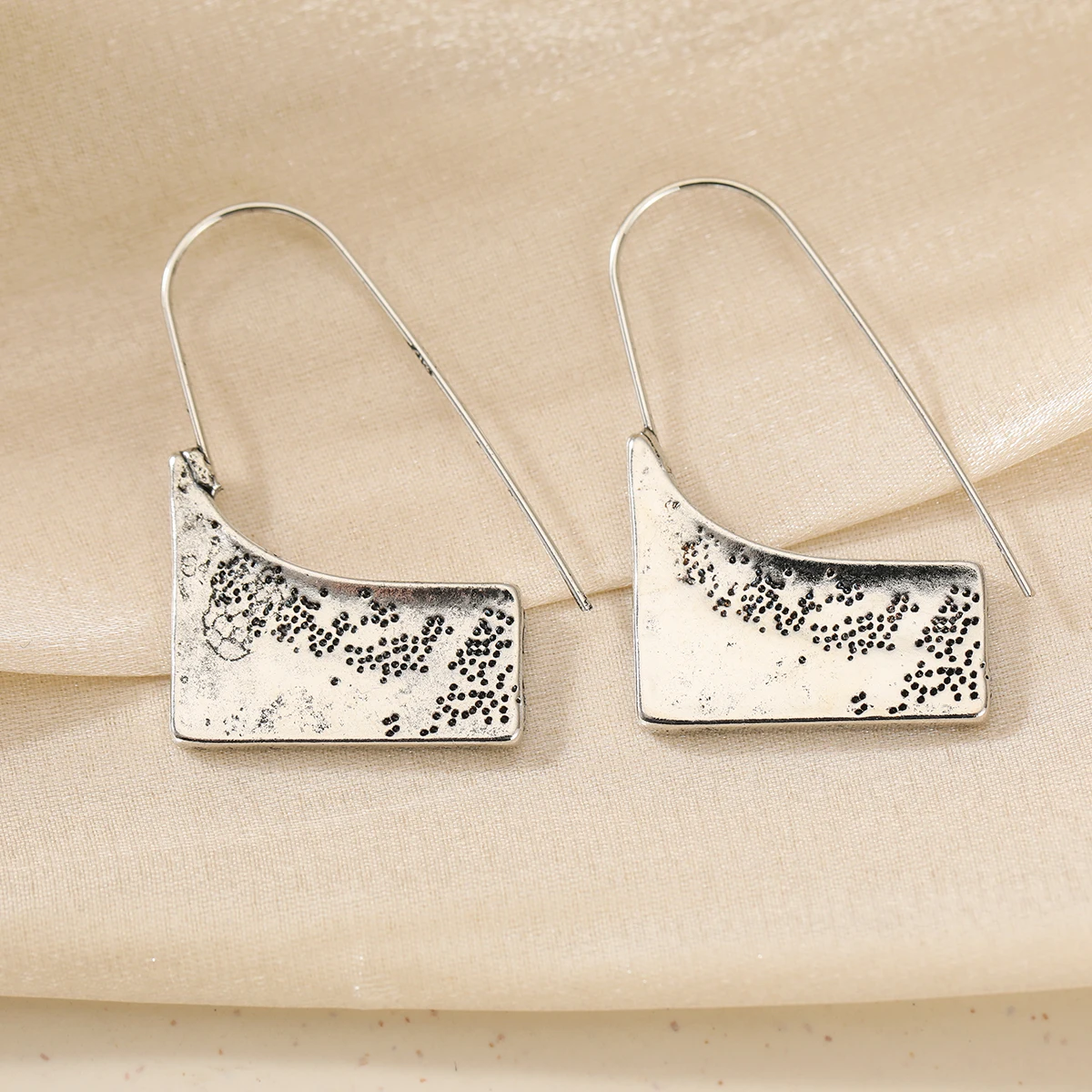 Vintage Distressed Style Trapezoidal-Shaped Patterned With Spots. Women's Pendant Earrings. Suitable for Dates and Parties.