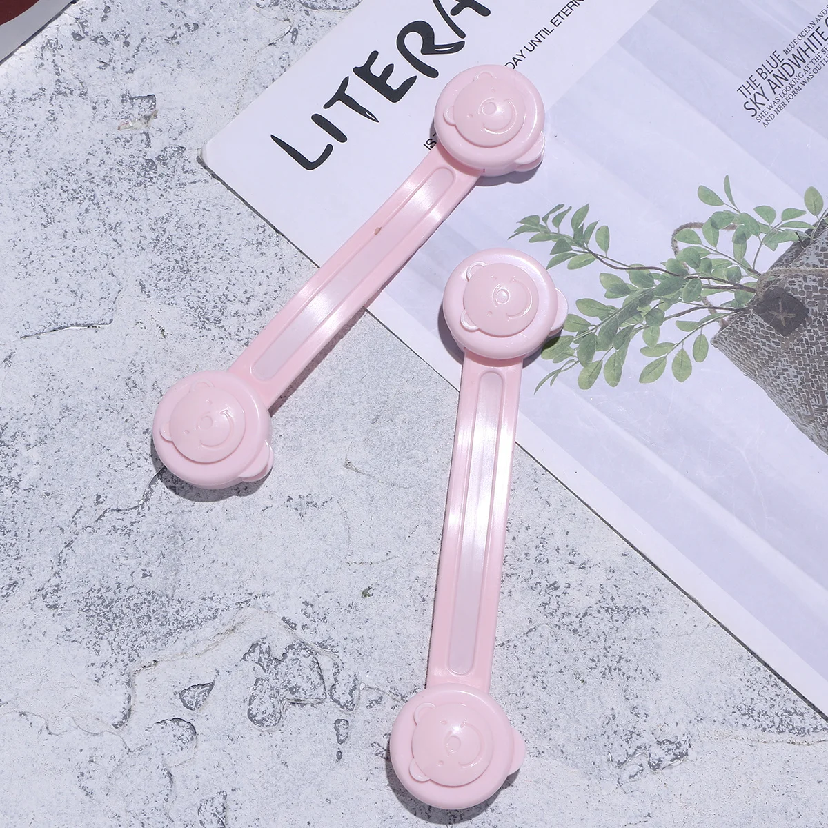2 pçs fechaduras de segurança infantil forma urso premium material abs fita adesiva forte para armários gavetas geladeira à prova do bebê