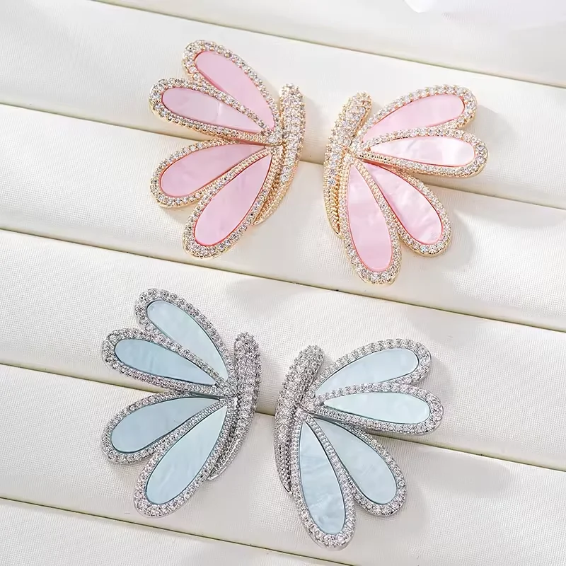 

2025 New Style European and American Fashion Butterfly High-end Exquisite Micro-inlaid Zircon High-end Earrings