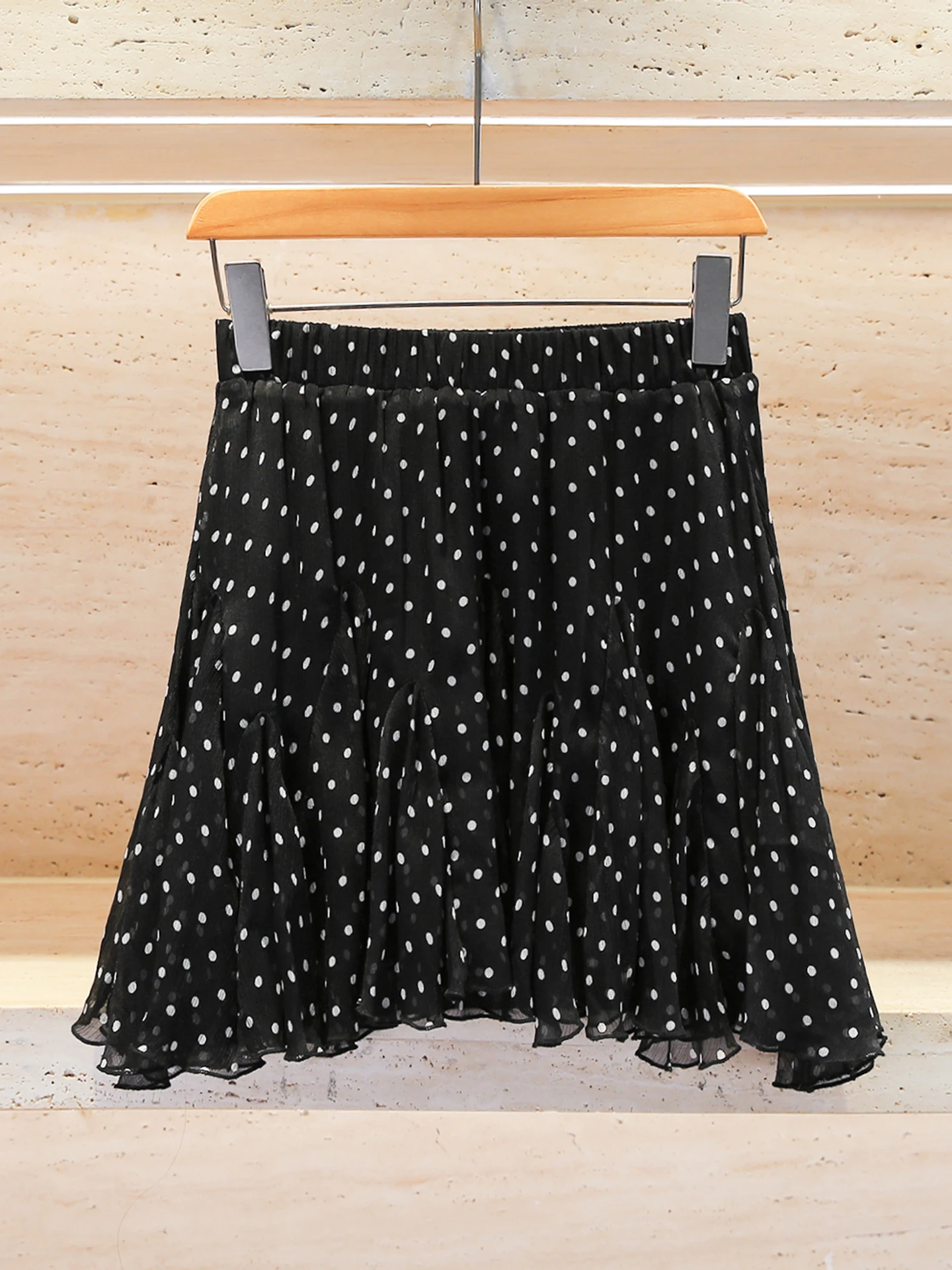 

Sweet Youthful Polka Dot Chiffon ort f-skirt with Pleated High Waist A-line Silhouette for Women's Daily Wear