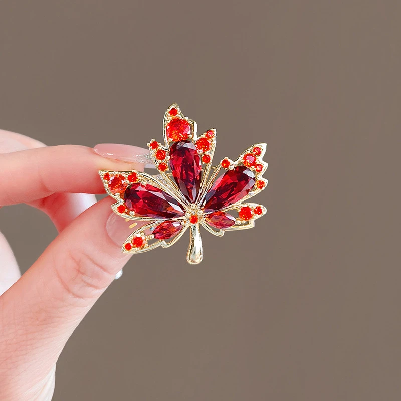 Fashion Maple Leaf Crystal Brooches Pins for Women Unisex Elegant Dragonfly Cat Animal Plant Coat Dress Hat Jewelry Gifts Badge