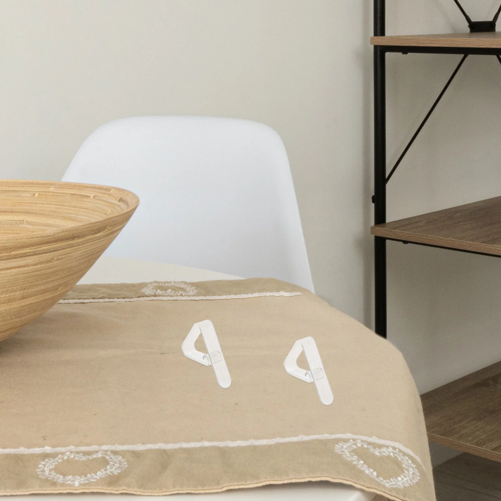 

16Pcs Clear Plastic Tablecloth Clips Creative Design for Home Parties Restaurants and Outdoor Events Ablecloth Clips