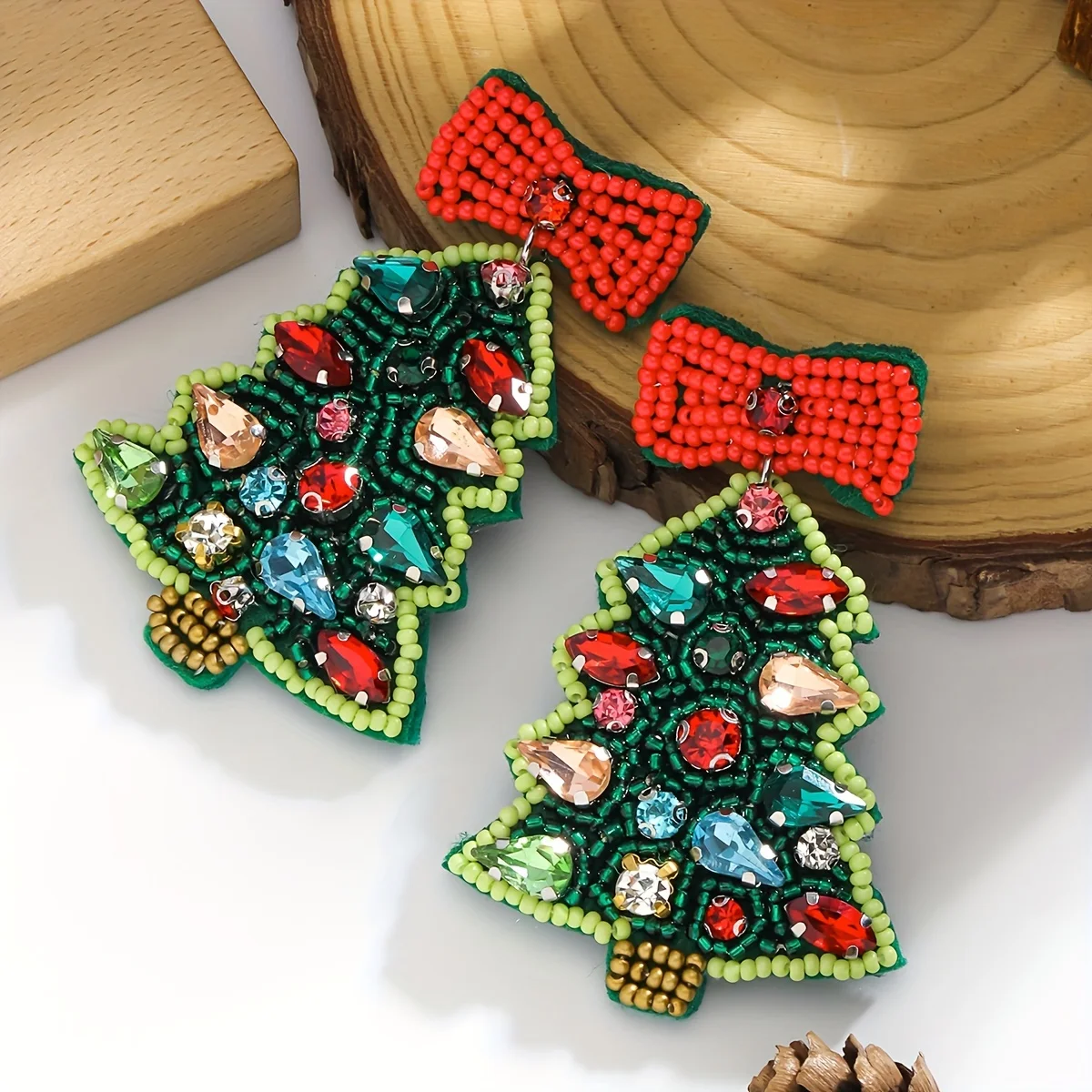 أقراط شجرة عيد الميلاد مطرز بالخرز من Vedawas-حجر الراين للنساء ، بوهو مصنوع يدويًا ، قوس أنيق لطيف ، إكسسوارات حفلات ، عطلة