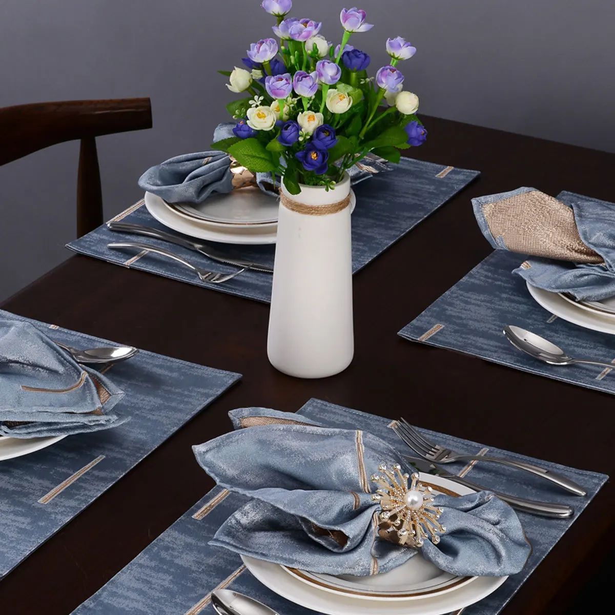 

3Pcs Alloy Napkin Rings Rhinestone Embellished Serviette Holders for Banquet Celebration Decoration Napkin Ring Holder Set