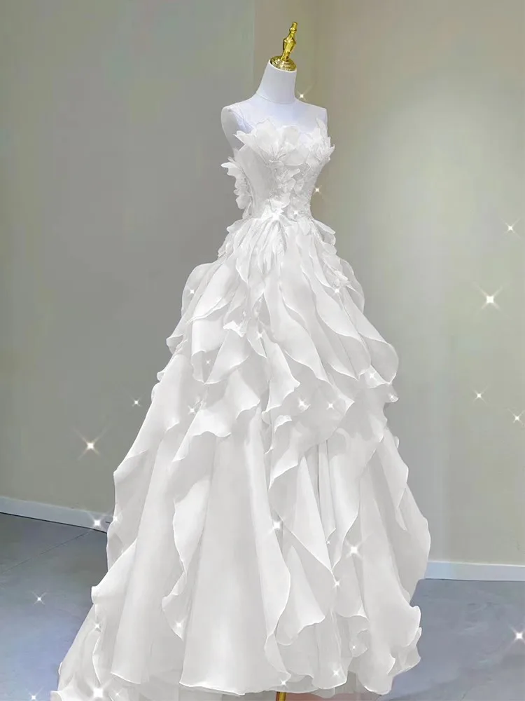 

A new light luxury and niche dress for the coming-of-age ceremony of art examination hosts at banquets