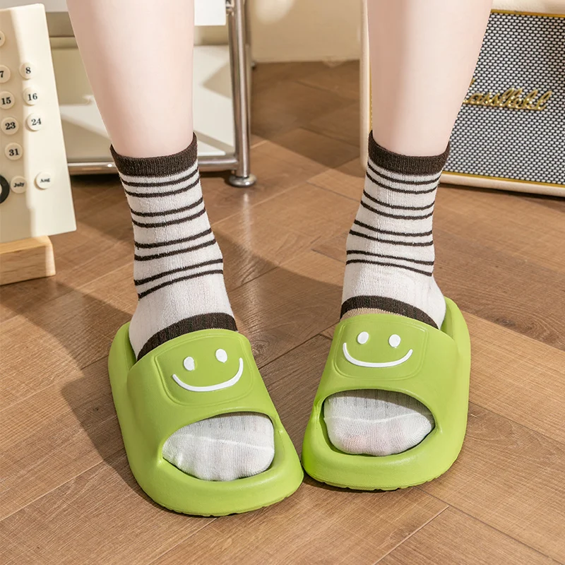 2024 New Summer Women Man Thick Soft Sole Slippers Home Bathroom Eva Slippers Sandal Smile Print Beach Slippers Couples Outdoor