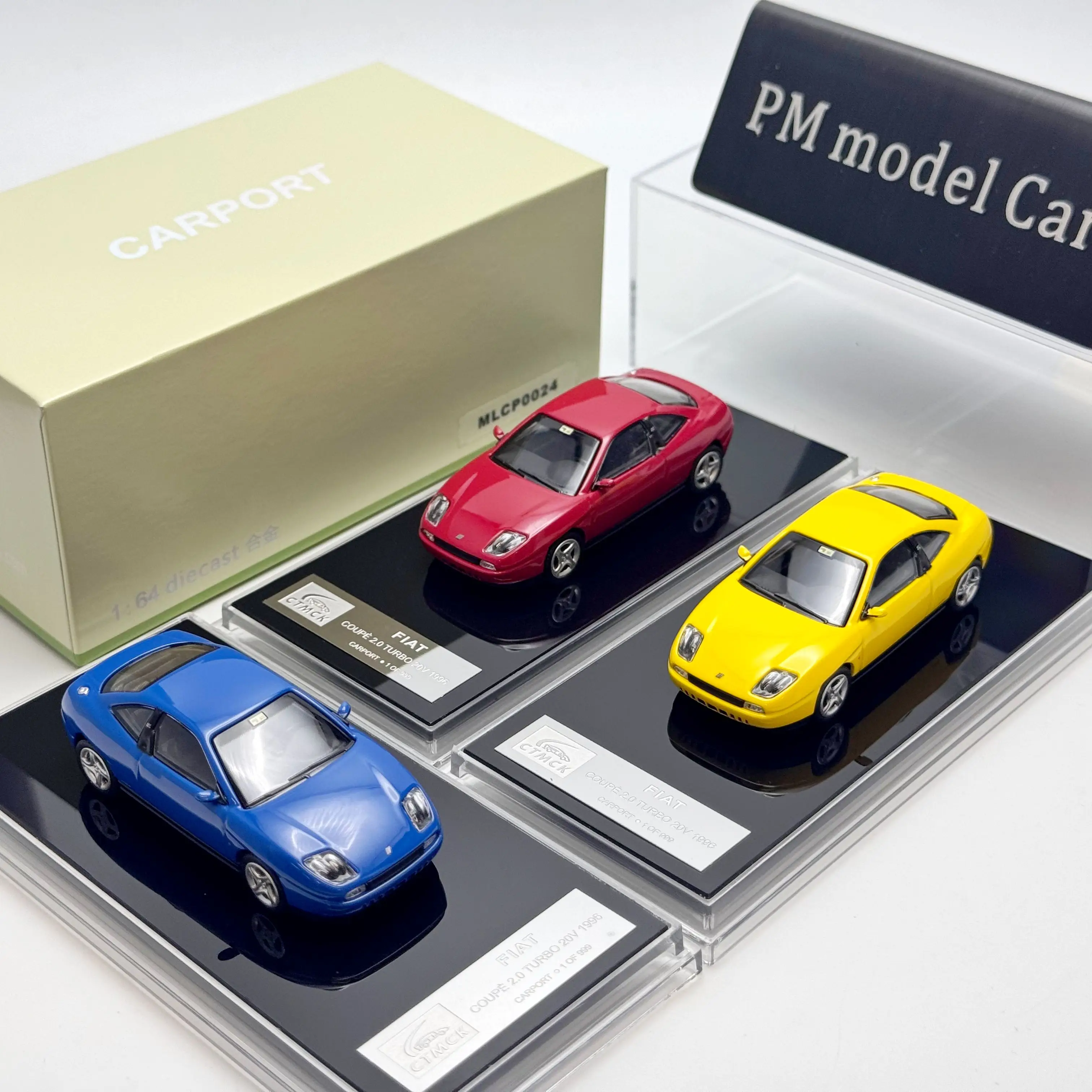 Model samochodu Fiat Coupe w skali 1:64, wykonany z wysokiej jakości stopu, kolekcjonerski model, ozdoba, prezent.