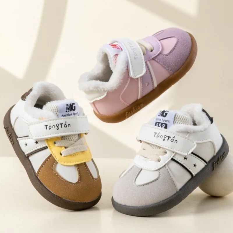 

Preschool Walking Shoes 2025 Four Season Children Flat Sports Shoes Casual Baby Anti Slip Soft Sole Home Floor Walking Shoes