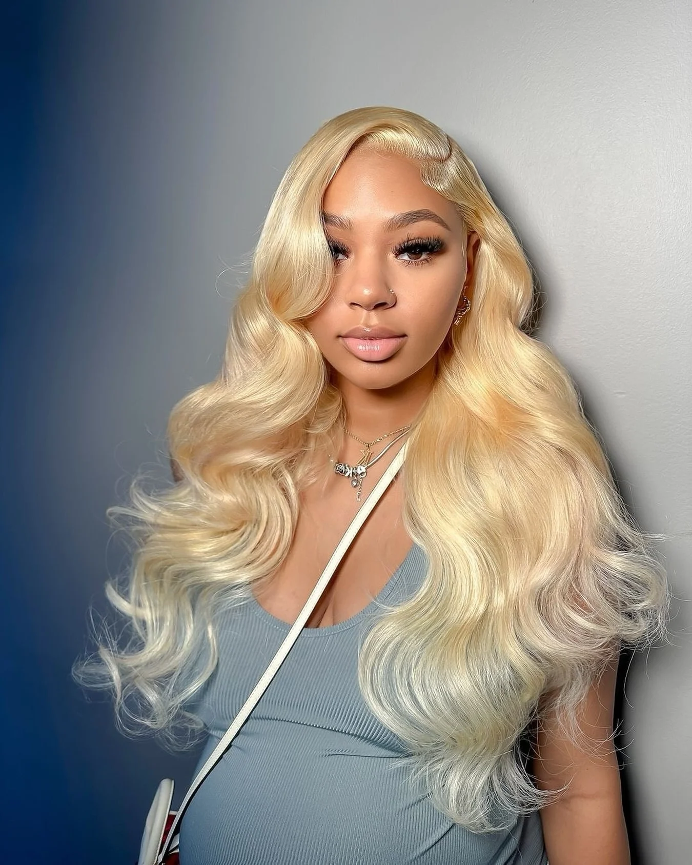 شعر مستعار بدانتيل أمامي مموج للجسم ، شعر بشري شفاف ، 13 × 4 ، كثافة من من من الدانتيل الأمامي