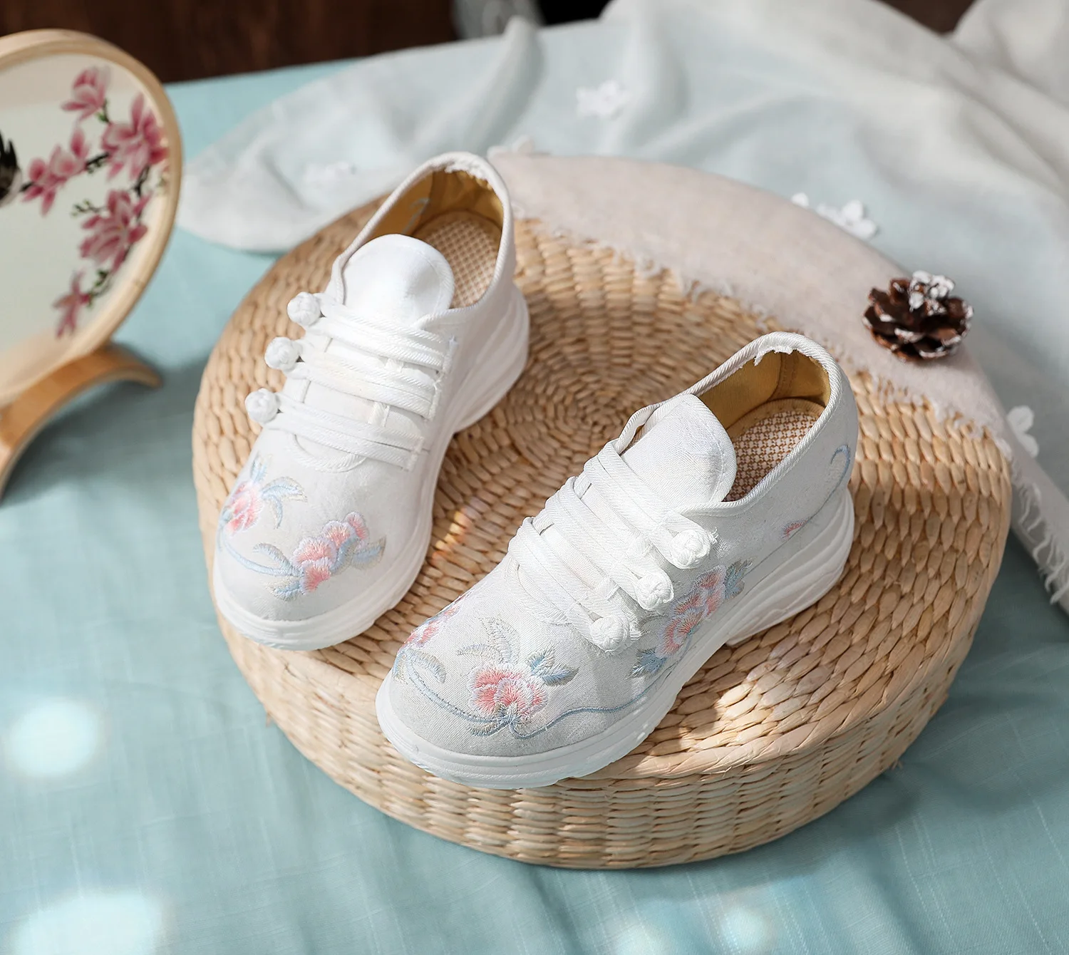 Embroidered Women Vintage Chinese Embroidery Ladies Shoes Hanfu Cosplay Accessories